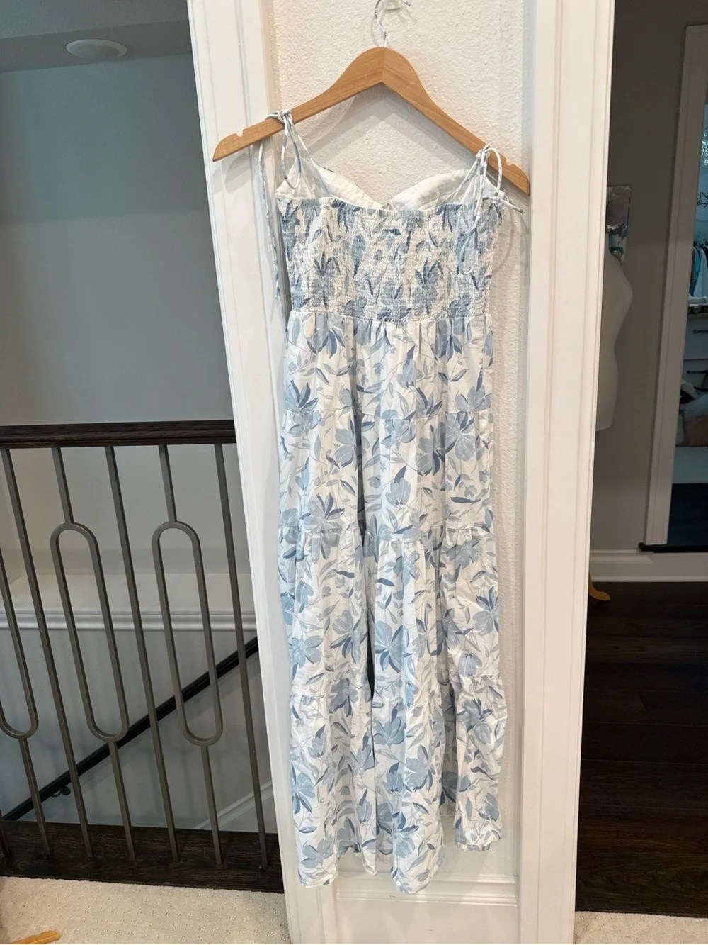 WAYF Blue Floral Tie Strap Smocked Bustier Tiered Midi Dress M - Picture 4 of 4